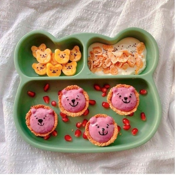 Plato con Ventosa Oso Sage de We Might Be Tiny