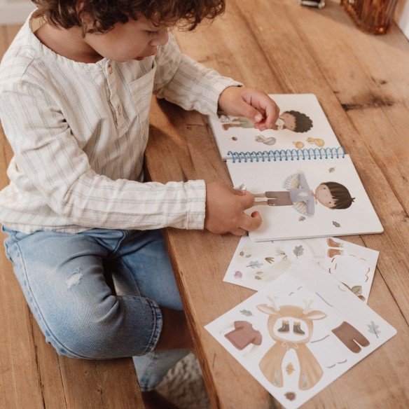 Libro para vestir personajes de Little Dutch para niños