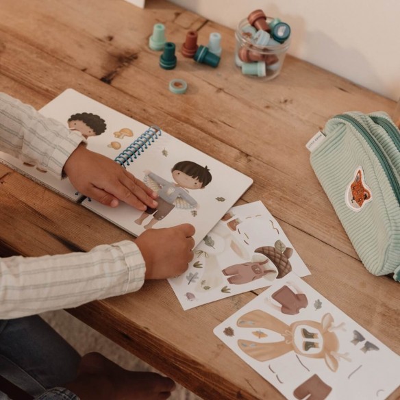 Libro Viste a Jim Forest Friends con pegatinas Little Dutch