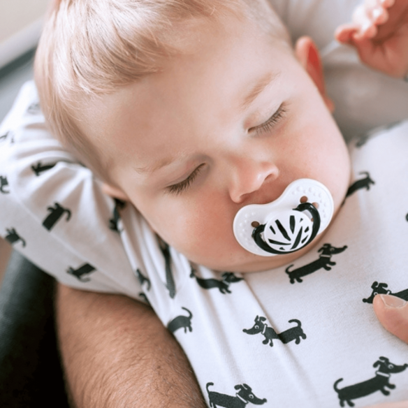 chupetes blanco y negro Lovi