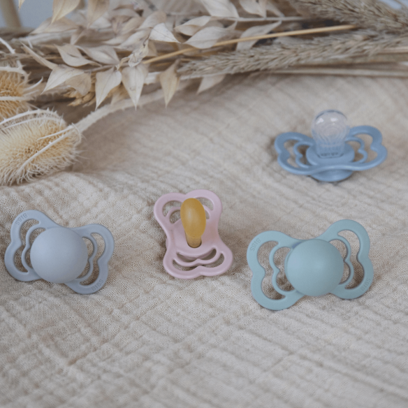 2 Chupetes Bibs Supreme Iron / Baby Blue Látex