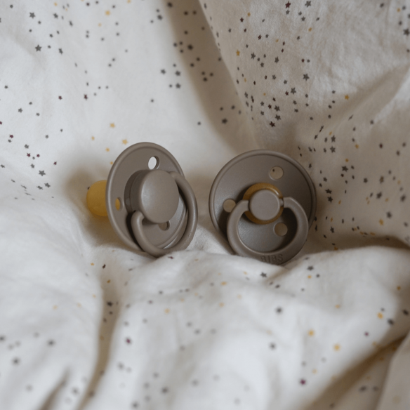 chupete bibs marrón