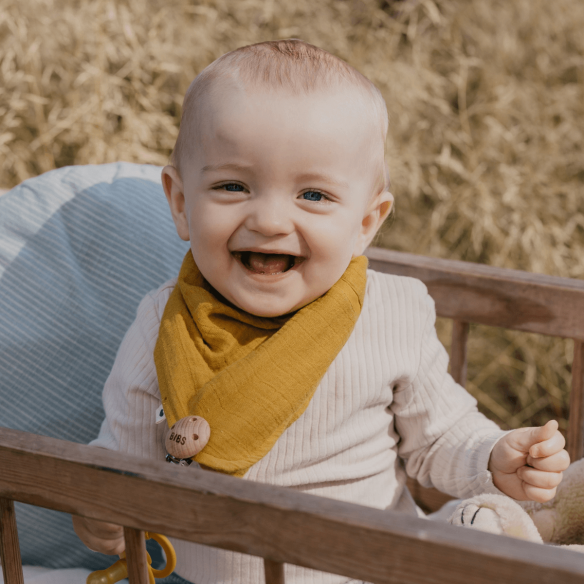 babero BIBs mostaza