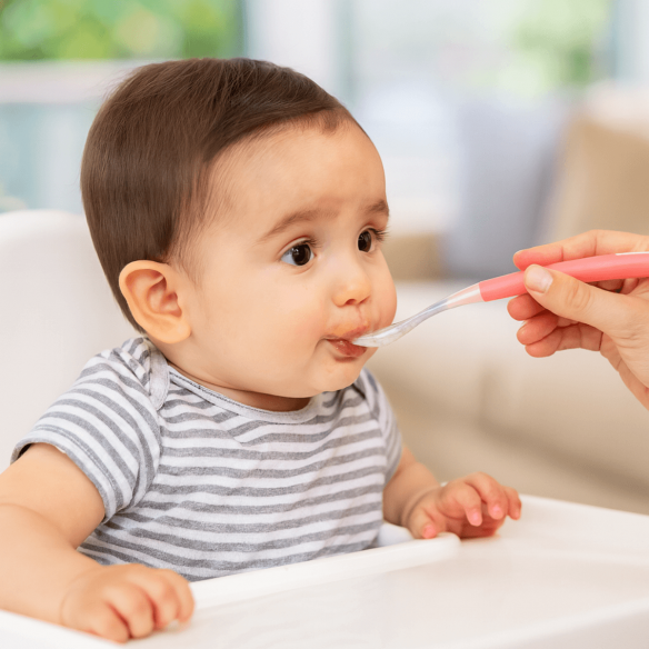 Cuchara silicona rosa de Kiokids para bebé