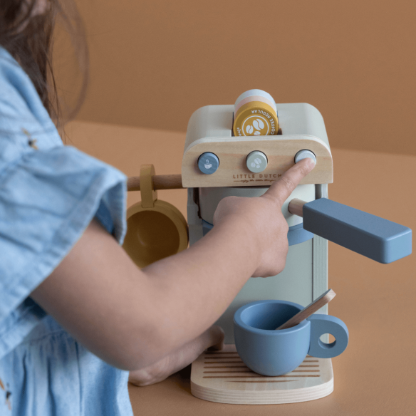 cafetera de juguete en madera de little dutch
