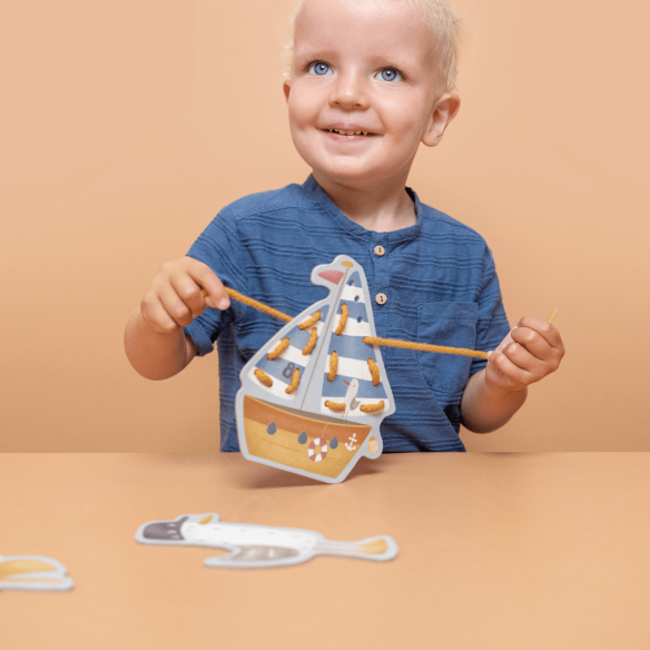 juguete motricidad fina enlazar cordones infantil