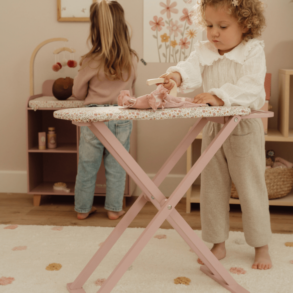 Tabla de planchar de juguete de madera rosa Little Dutch