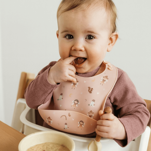 Babero hadas de silicona con bolsillo recogemigas