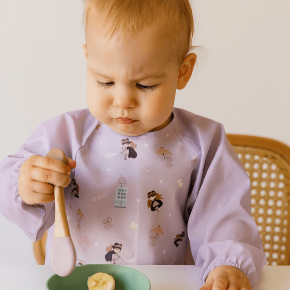 Babero superheroína con mangas violeta