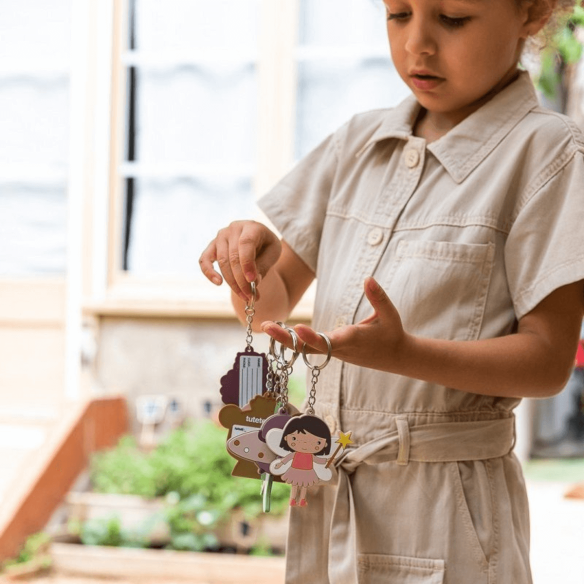 Llavero de silicona hada para datos personales para la mochila del cole