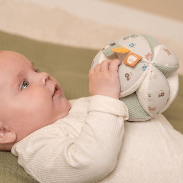 Pelota blandita de la Granja para bebé de Little Dutch en oukidsshop