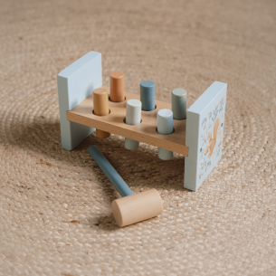 Banco de golpeo azul de madera Little Dutch en oukidsshop 2