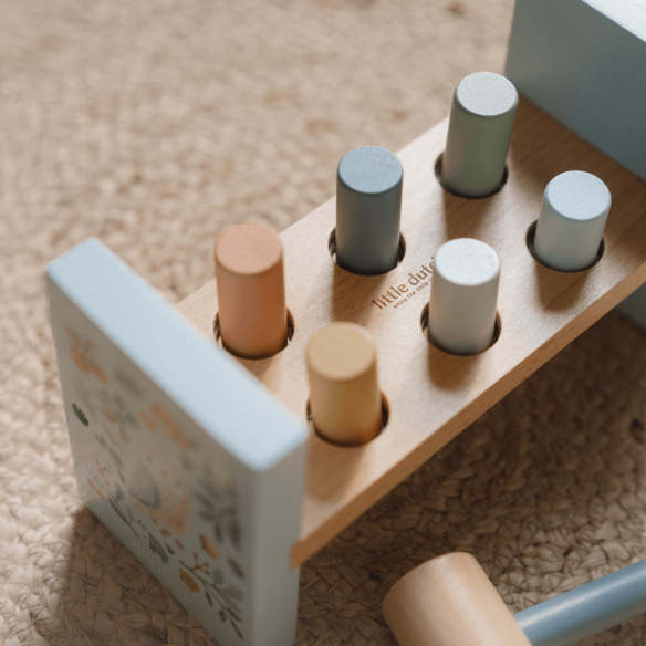 Banco de golpeo azul de madera Little Dutch