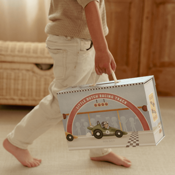 Juego con Pista de Carreras en maletín de little dutch en oukidsshop