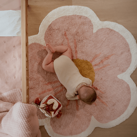 Alfombra infantil flor de Little Dutch en oukidsshop