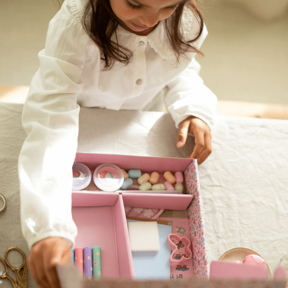 Caja Manualidades Rosa para niñas