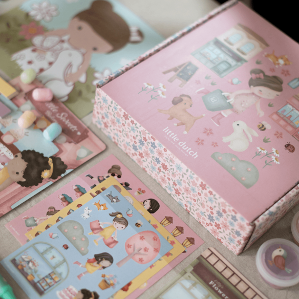 Caja creatividad Rosa con muchos accesorios